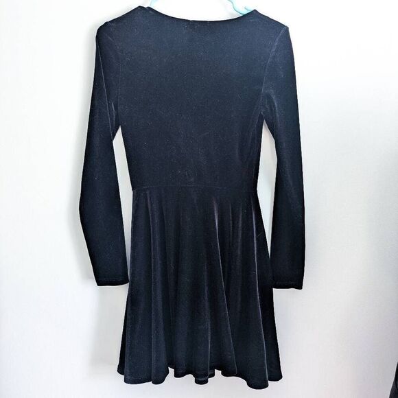 Urban Outfitters Kimchi Blue Velvet Long Sleeve Dress - Picture 3 of 4